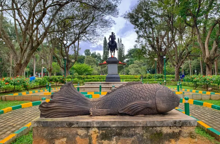 cubbon park fish sculpture and statue bengaluru