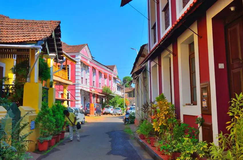 fontainhas goa colorful heritage houses street