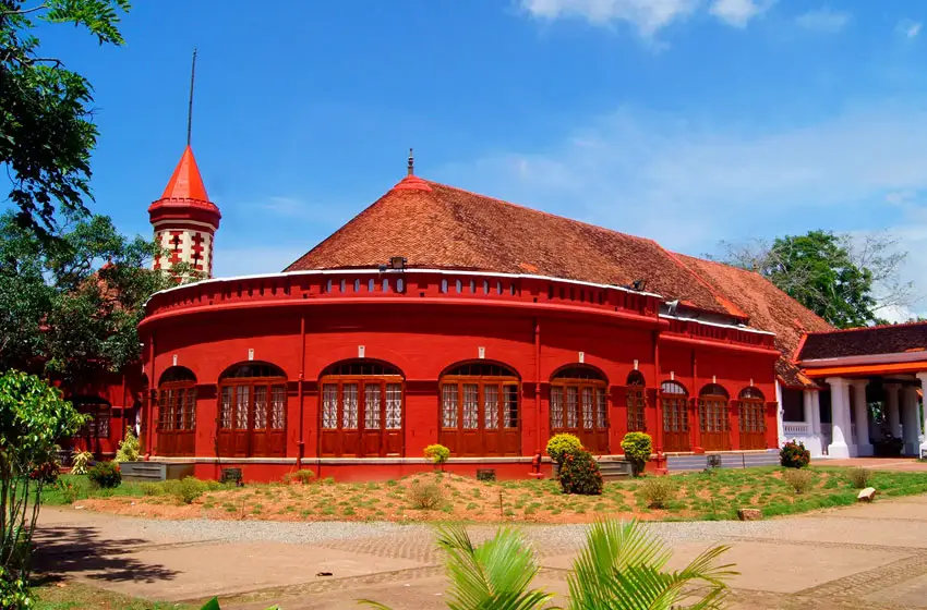 kanakakunnu palace red facade and grounds view
