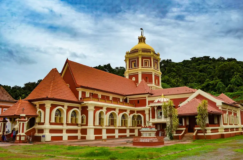 shri mangeshi temple goa architecture and dome