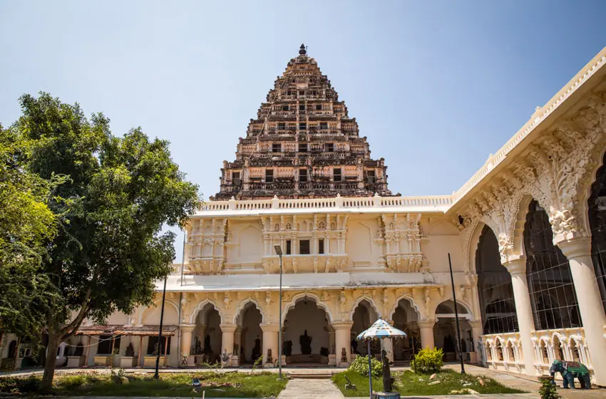 Thanjavur royal palace and art gallery architecture